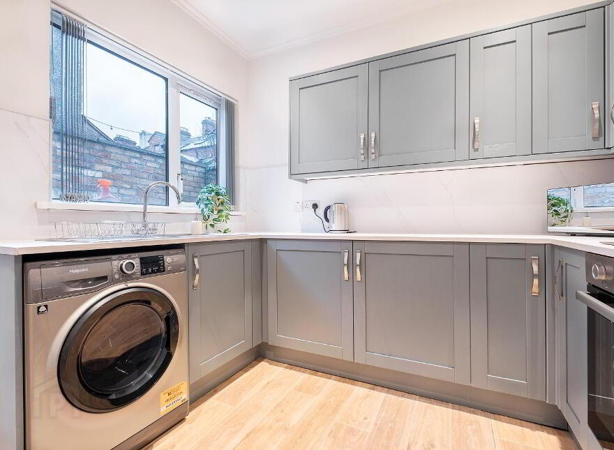 Room 3, 66 Willowbank Gardens, Belfast, BT15 5AJ