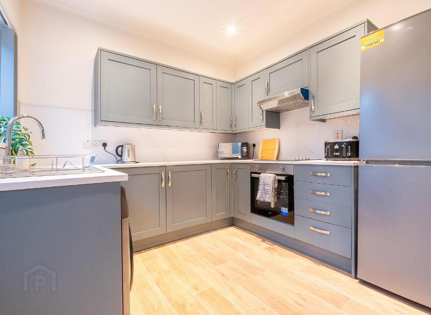 Room 3, 66 Willowbank Gardens, Belfast, BT15 5AJ