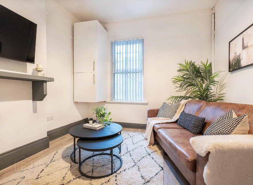 Room 3, 66 Willowbank Gardens, Belfast, BT15 5AJ