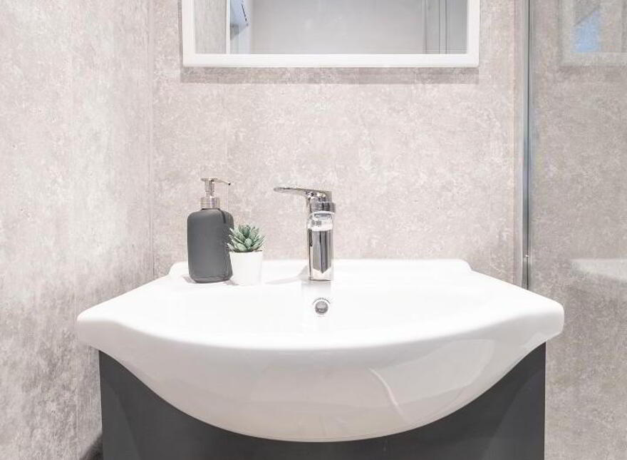 Room 3, 66 Willowbank Gardens, Belfast, BT15 5AJ