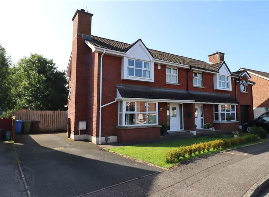 33 Knockdarragh Park, Lisburn, BT28 2XZ photo