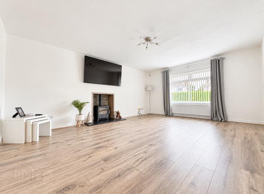 12 Craiganboy Park, Larne, BT40 3DN