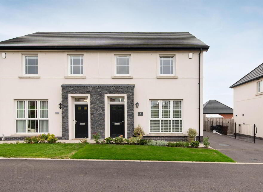 5 Mealough Gardens, Carryduff, Belfast, BT8 8SN