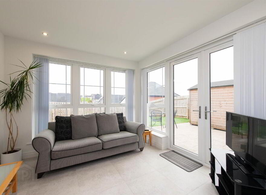 5 Mealough Gardens, Carryduff, Belfast, BT8 8SN