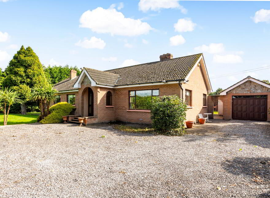 Oak Lawns, Clonee Road, Westmanstown, Lucan, K78P934