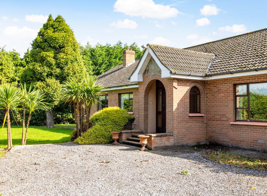 Oak Lawns, Clonee Road, Westmanstown, Lucan, K78P934