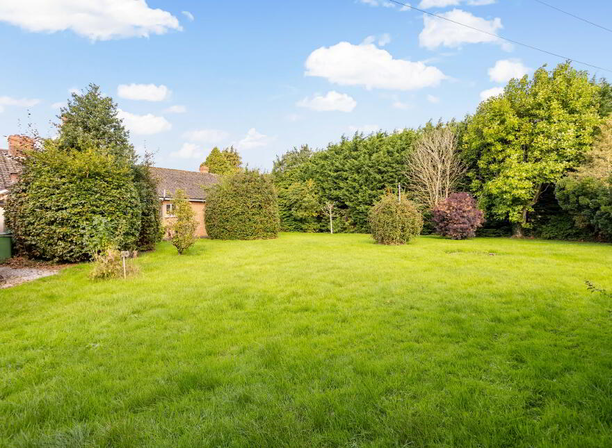Oak Lawns, Clonee Road, Westmanstown, Lucan, K78P934