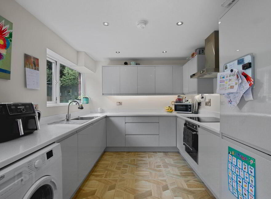 14 Lisnasharragh Park, Belfast, BT6 9RL