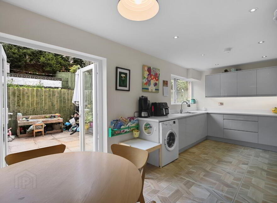 14 Lisnasharragh Park, Belfast, BT6 9RL