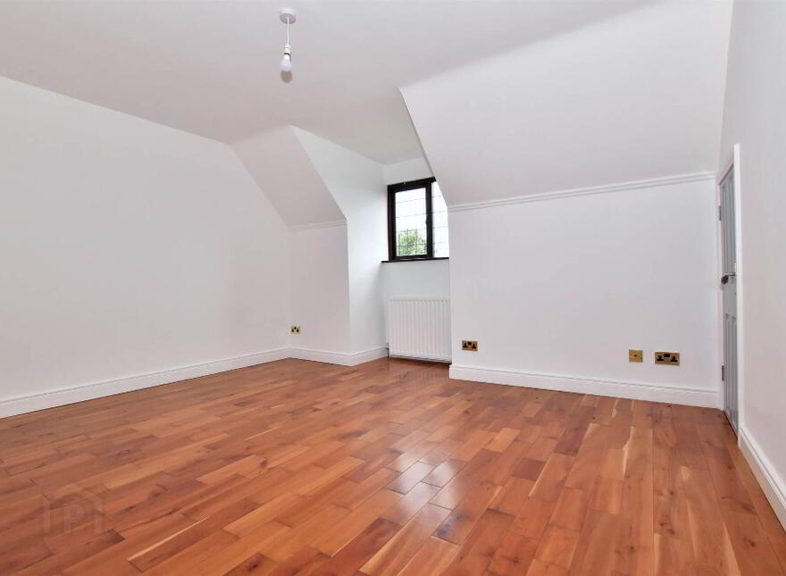 8 Cairndore Close, Newtownards, BT23 8RA