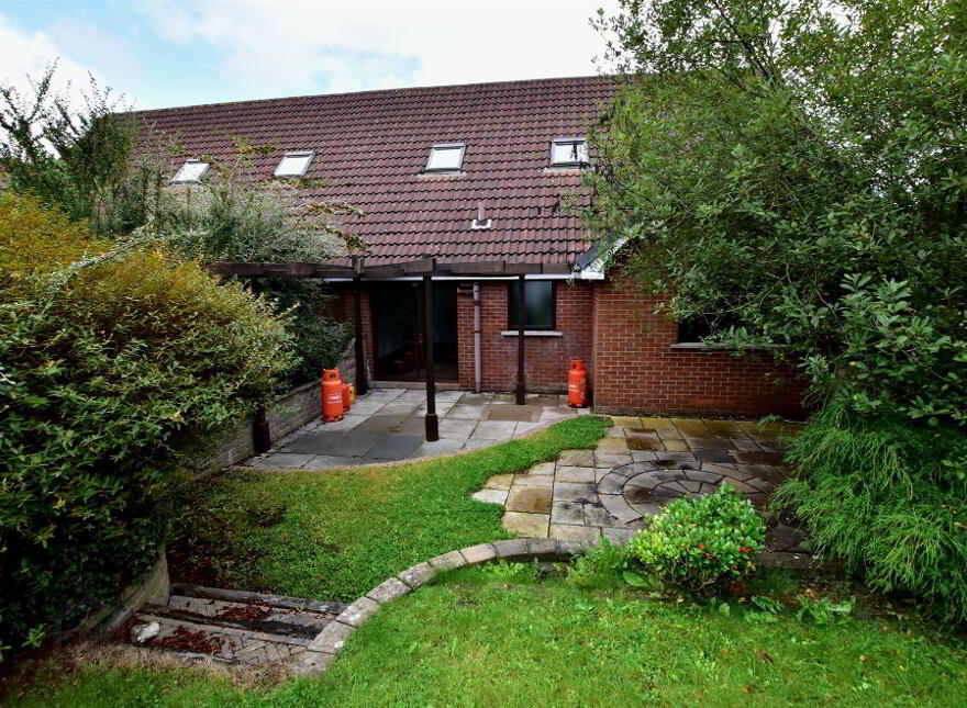 8 Cairndore Close, Newtownards, BT23 8RA