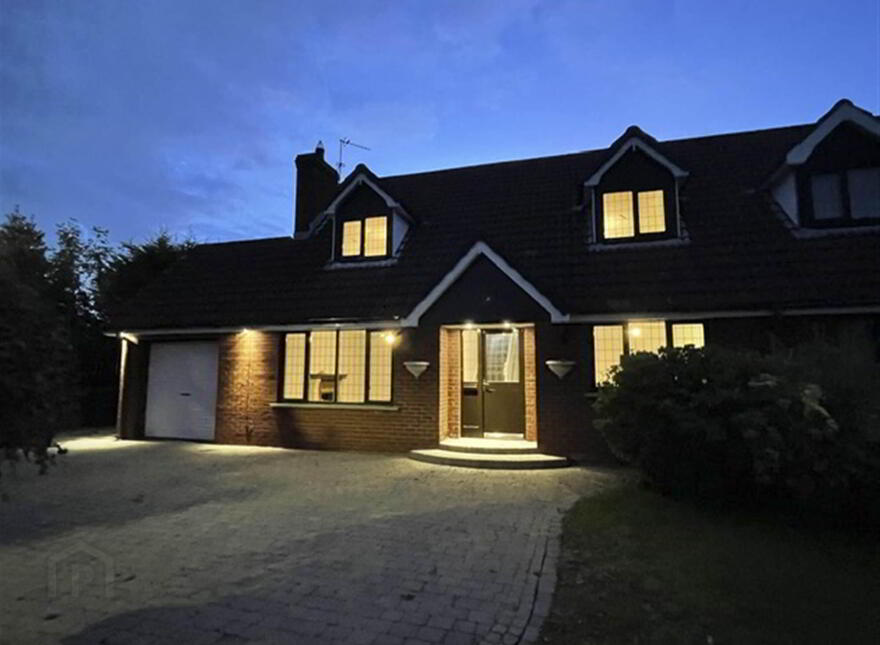 8 Cairndore Close, Newtownards, BT23 8RA