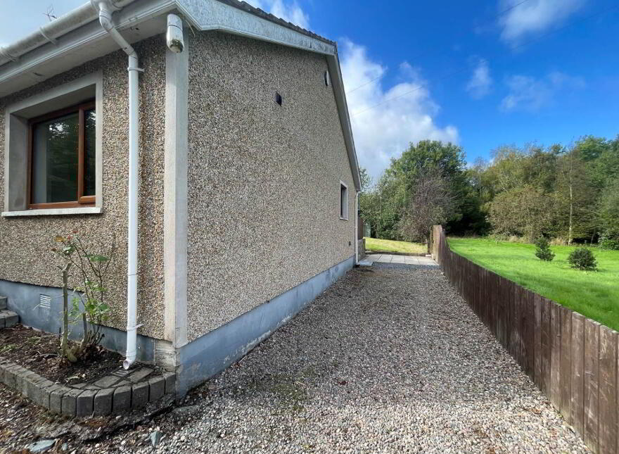 18 Teconnaught Road, Crossgar, Downpatrick, BT30 8QE