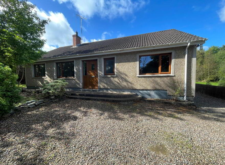 18 Teconnaught Road, Crossgar, Downpatrick, BT30 8QE