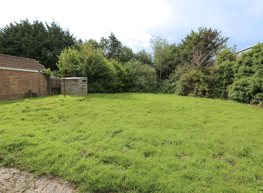 75 Comber Road, Dundonald, BT16 2AQ