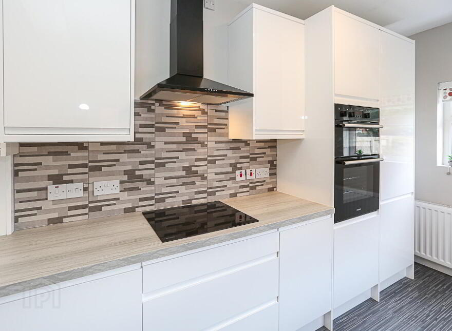 52 Hillsborough Drive, Belfast, BT6 9DS