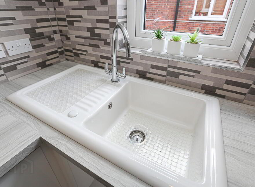 52 Hillsborough Drive, Belfast, BT6 9DS