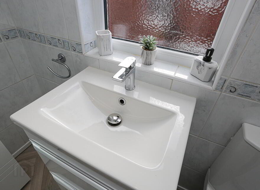 52 Hillsborough Drive, Belfast, BT6 9DS