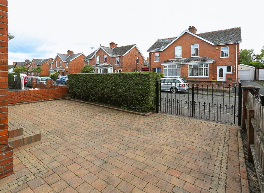 52 Hillsborough Drive, Belfast, BT6 9DS