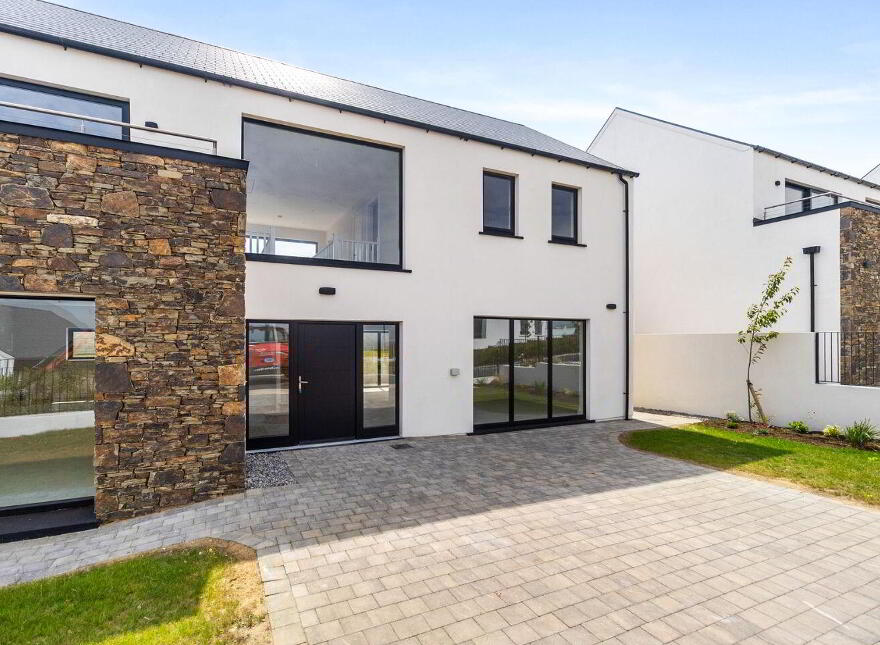 5 Ocean View, Barrack Hill, Ballycotton, P25R8C2