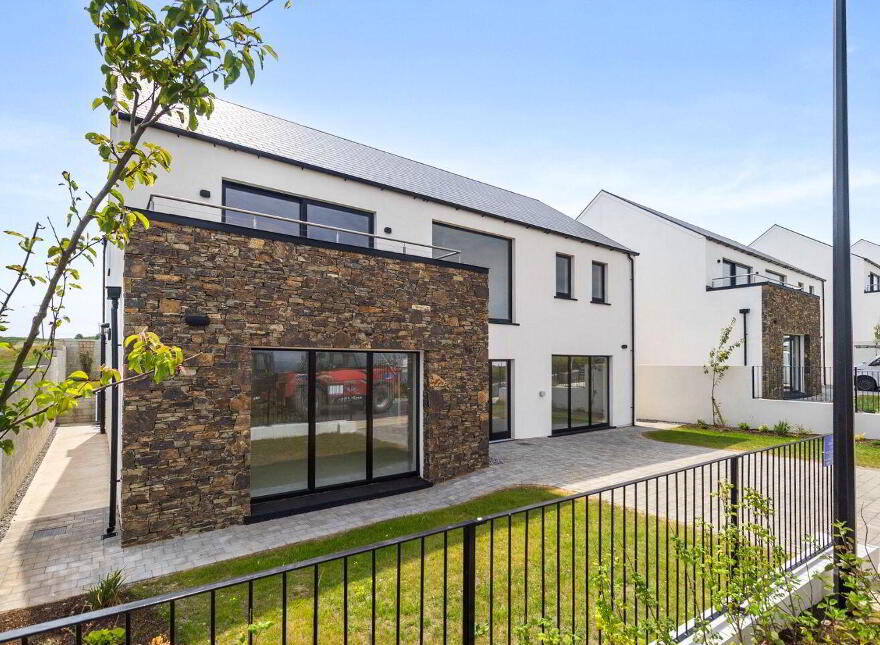 5 Ocean View, Barrack Hill, Ballycotton, P25R8C2 photo