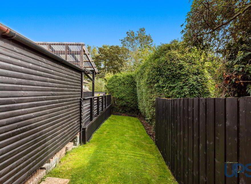 25 Lagmore Downs, Stewartstown Road, Dunmurry, Belfast, BT17 0TB