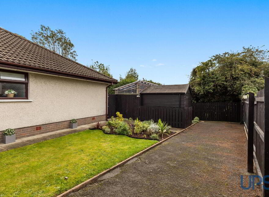 25 Lagmore Downs, Stewartstown Road, Dunmurry, Belfast, BT17 0TB
