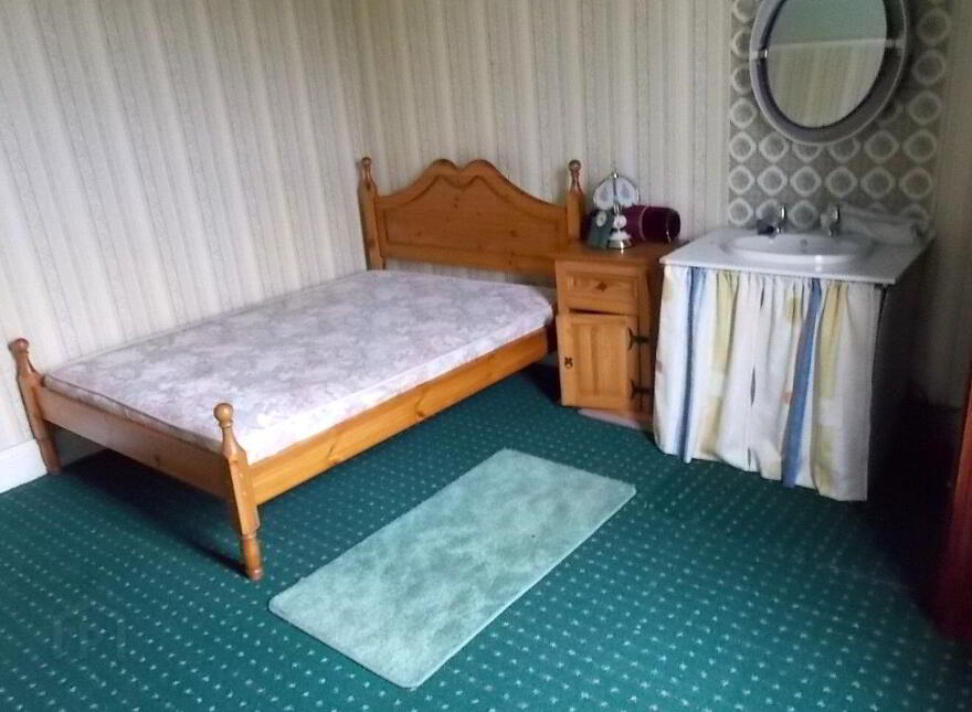 Convent Road, Claremorris, F12W268