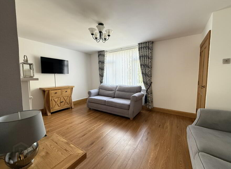 17 Iniscarn Park, Lisburn, BT28 2BL