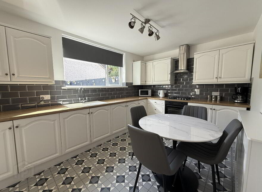 17 Iniscarn Park, Lisburn, BT28 2BL