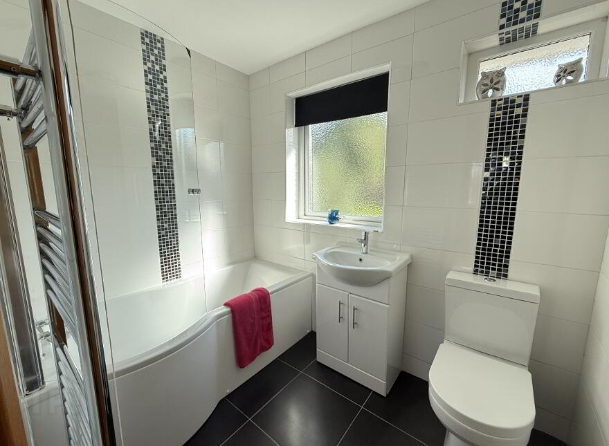 17 Iniscarn Park, Lisburn, BT28 2BL