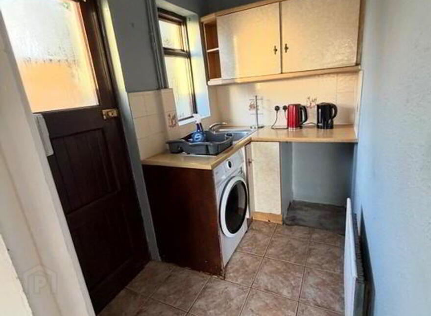 Myoran, Leitrim Village, N41F220