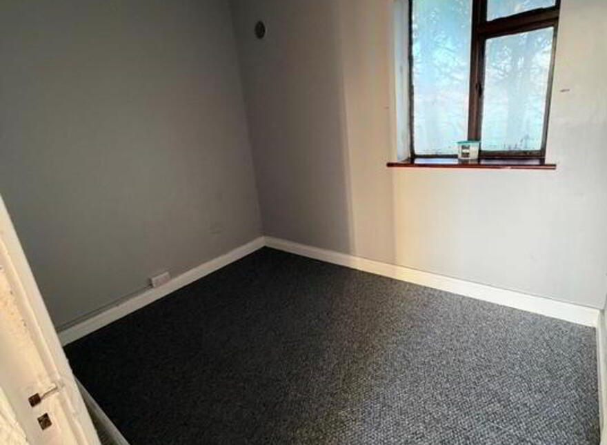 Myoran, Leitrim Village, N41F220