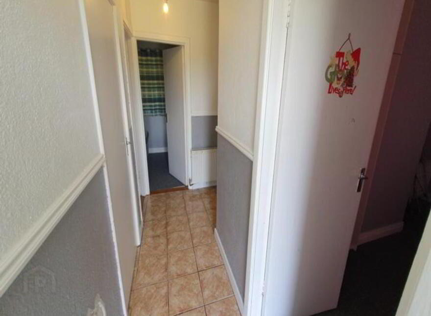 Myoran, Leitrim Village, N41F220