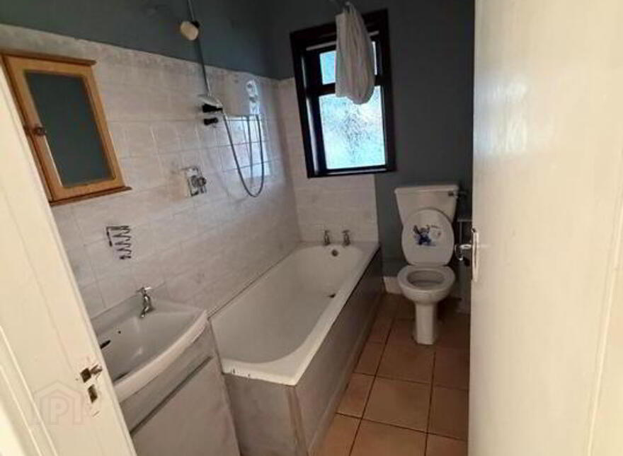 Myoran, Leitrim Village, N41F220