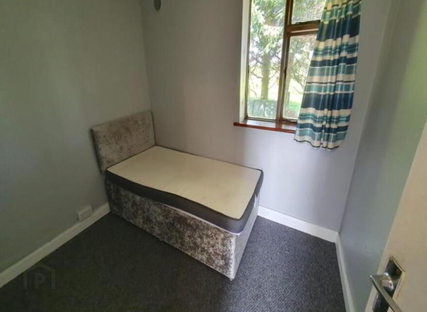 Myoran, Leitrim Village, N41F220