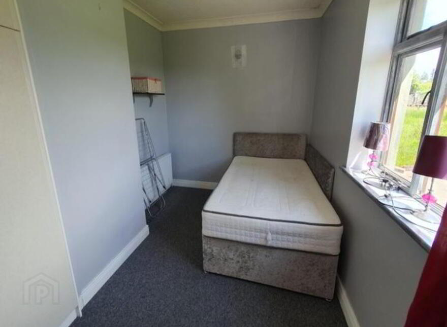 Myoran, Leitrim Village, N41F220