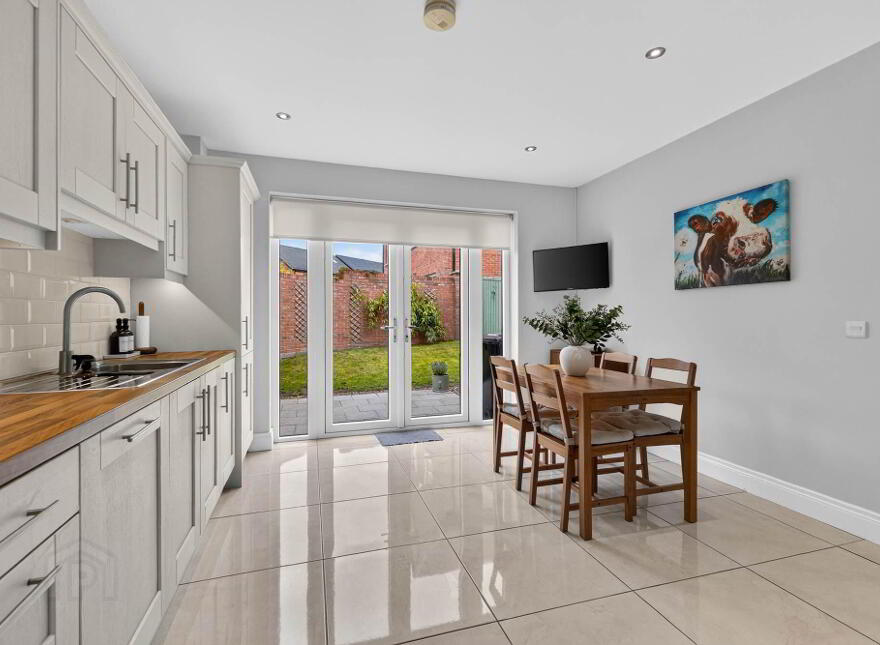 15 Meadow Crescent, Lisburn, BT28 3RN