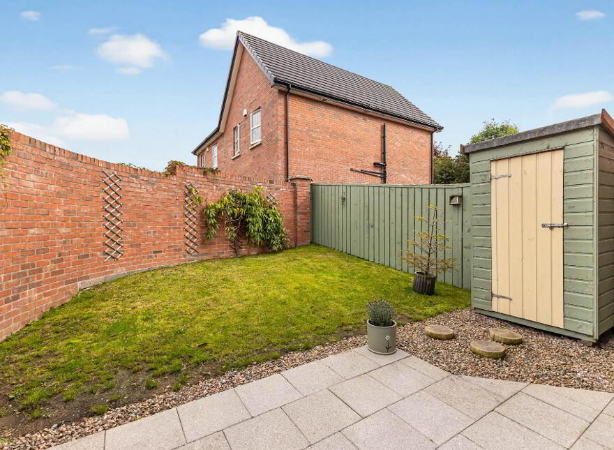 15 Meadow Crescent, Lisburn, BT28 3RN