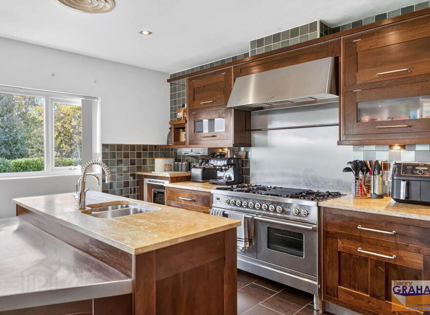 104 Carnbane Road, Royal Hillsborough, Lisburn, BT27 5NG