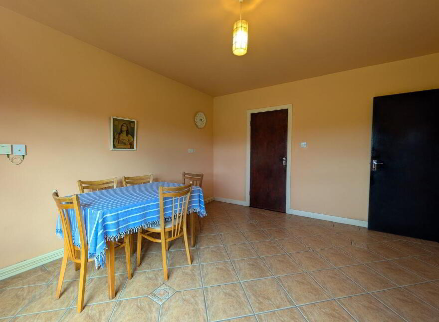 Srah, Foxford, F26XT67