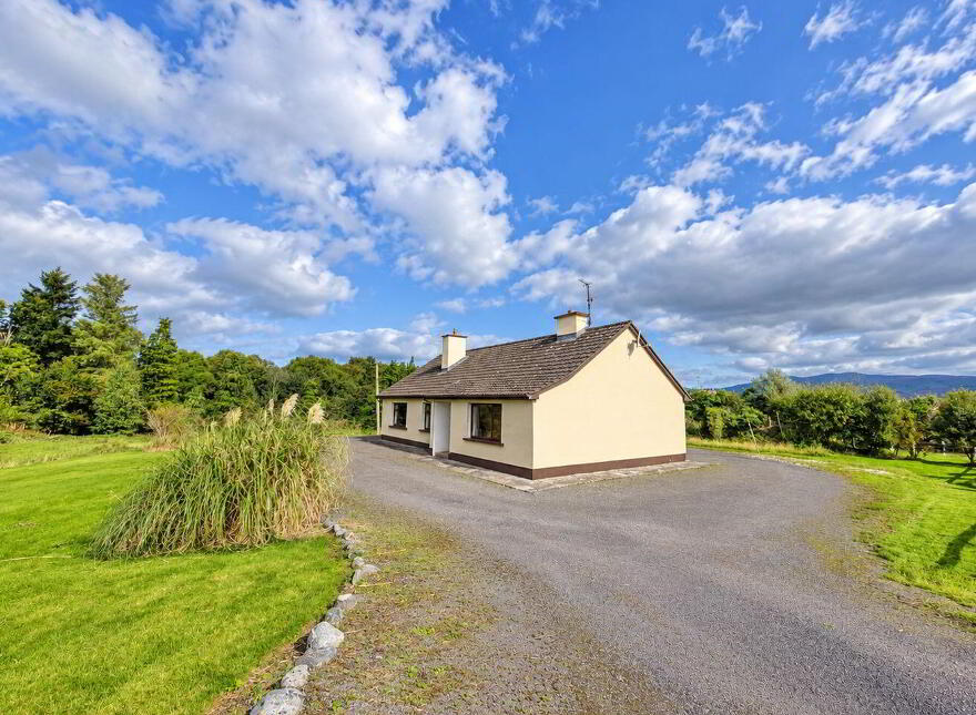 Srah, Foxford, F26XT67