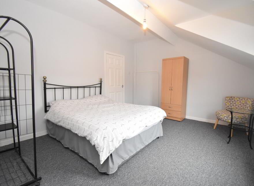 A & B (2 Bed & 1 Bed Apts), 58 Tates Avenue, Belfast, BT9 7BY