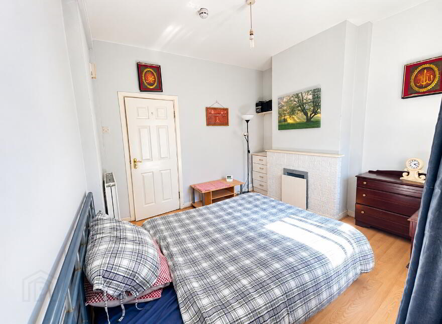 A & B (2 Bed & 1 Bed Apts), 58 Tates Avenue, Belfast, BT9 7BY