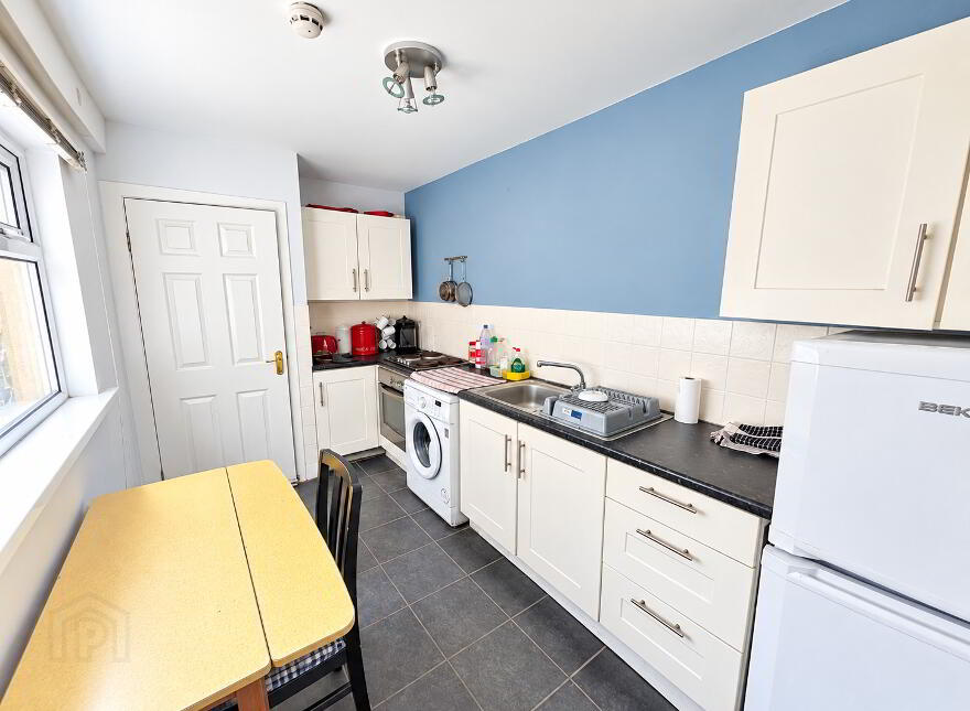 A & B (2 Bed & 1 Bed Apts), 58 Tates Avenue, Belfast, BT9 7BY