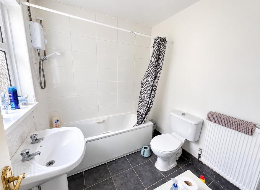 A & B (2 Bed & 1 Bed Apts), 58 Tates Avenue, Belfast, BT9 7BY