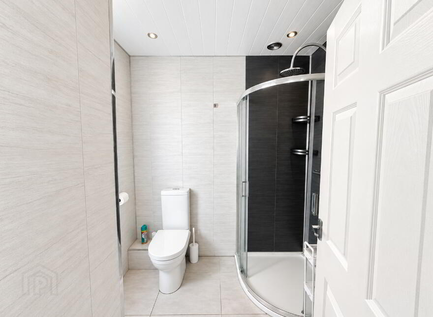 A & B (2 Bed & 1 Bed Apts), 58 Tates Avenue, Belfast, BT9 7BY
