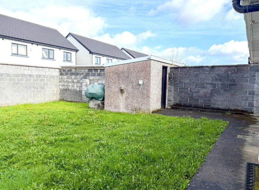 43 Gladesville, Castlebar, F23YR04