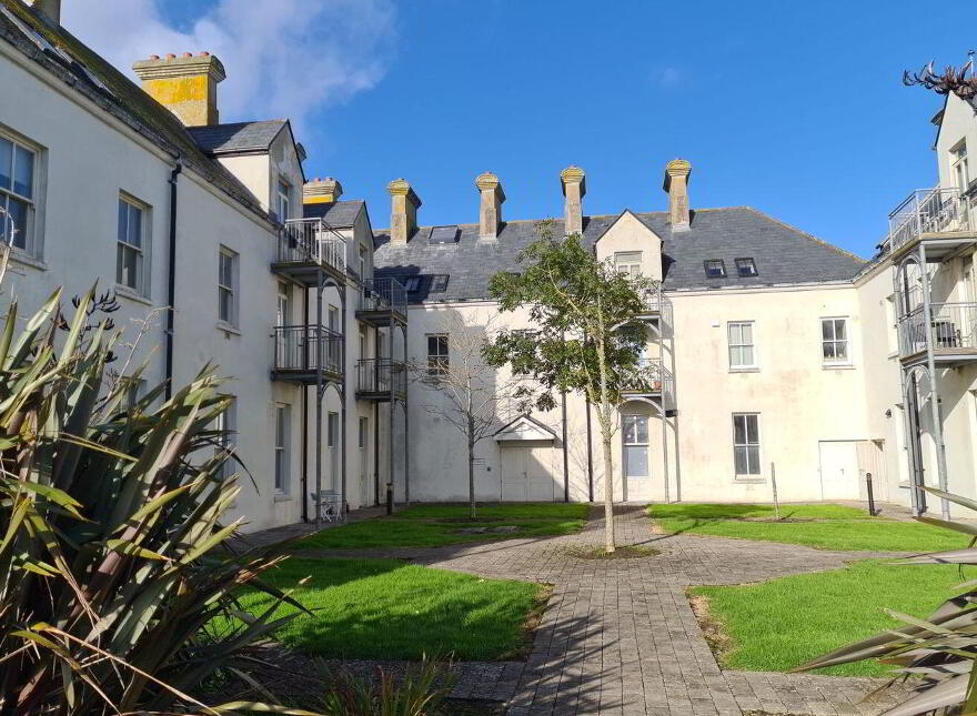 44 Gort An Clochair, Circular Road, Kilkee, V15C959