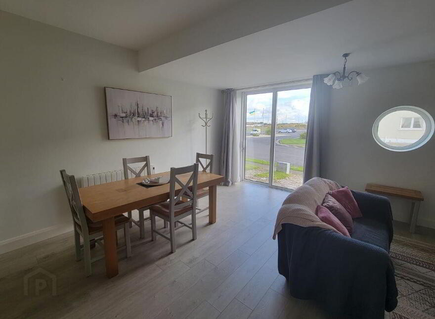 409 Kilkee Bay Apartments, Kilrush Road, Kilkee, V15P036